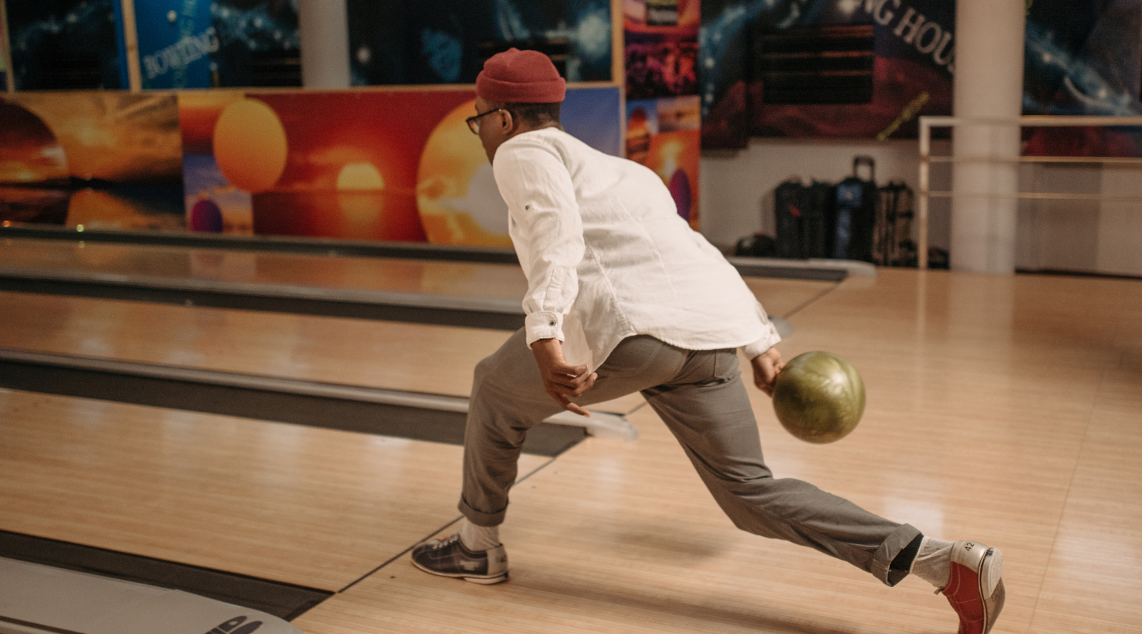 How to Find the Best Bowling Alleys and Represent Your Style with Custom Jerseys